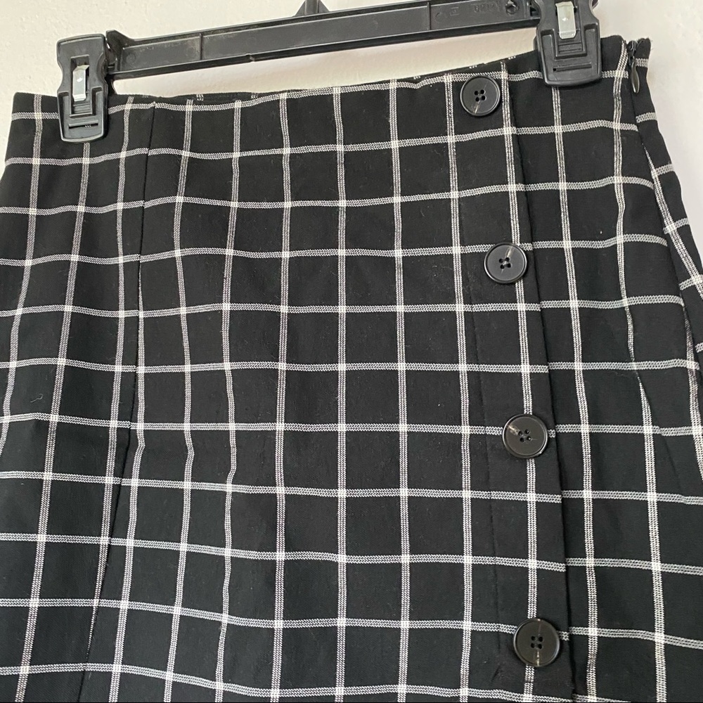 Black mini skirt - Picture 2 of 4